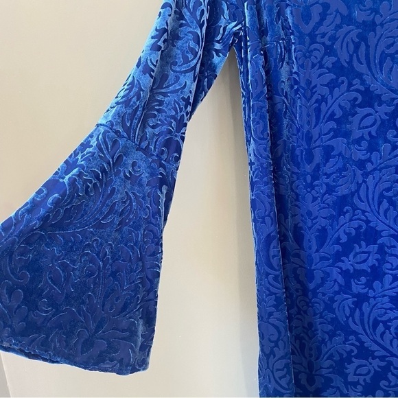 Eci New York Blue Bohemian Bell-Sleeve Velvet Dress - Picture 6 of 14